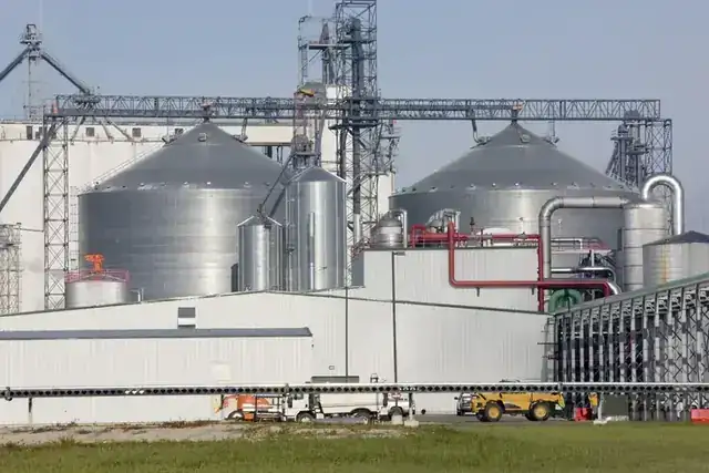 Silos industriais com pintura técnica Covercoat TK 238