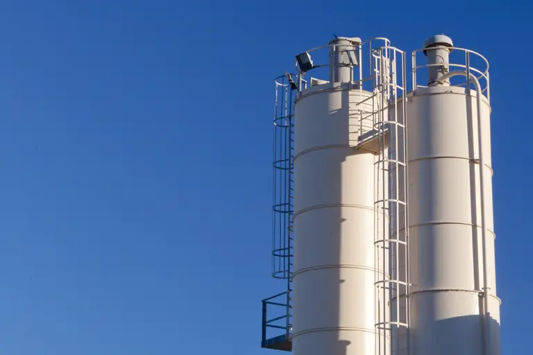 Silos industriais para avaliação de tinta epóxi atóxica